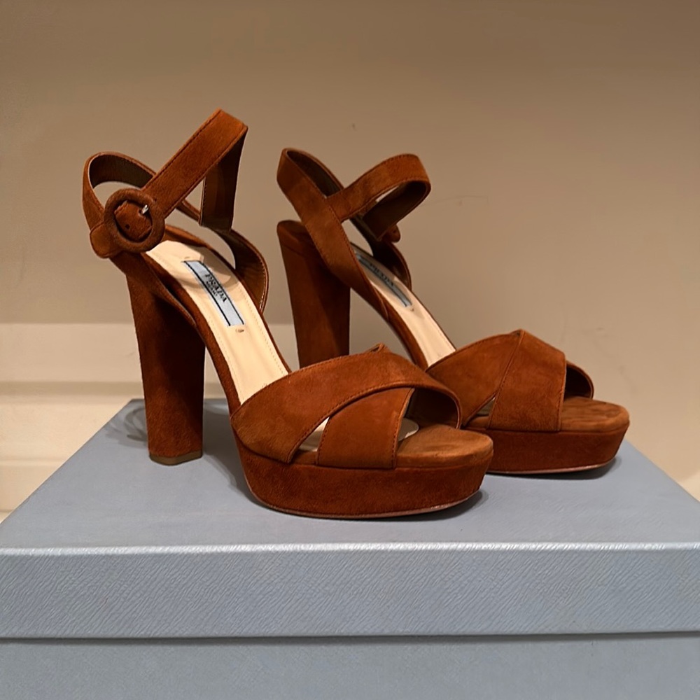Prada Pumps size 37 BNIB